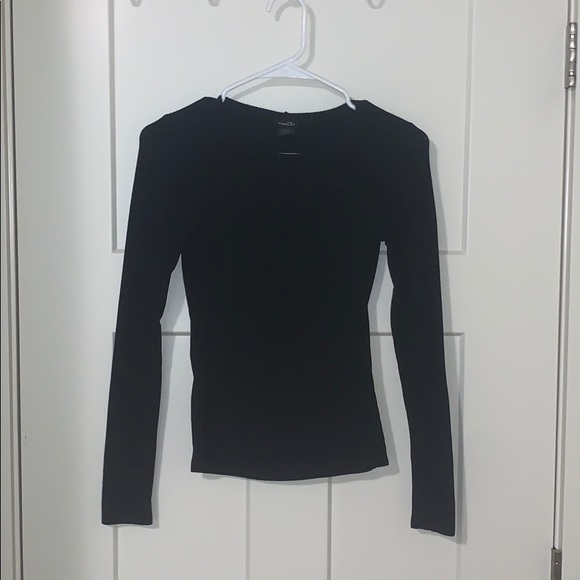 cute Black long sleeve shirt - Picture 1 of 3